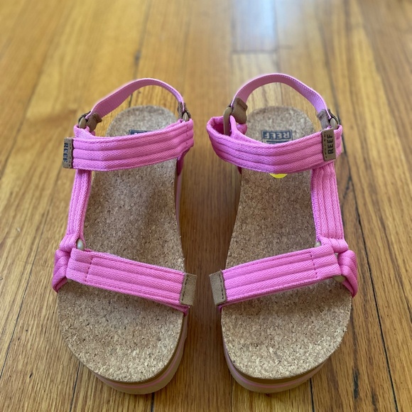 REEF Cushion Rem Hi sandals, Size 7, Color: Malibu pink - Picture 2 of 6